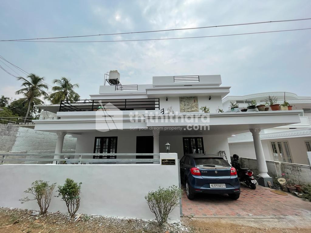 Old model house for sale in Mission Quarters